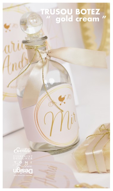 Trusou de botez pentru baieti cu broderie eleganta personalizata, Gold Cream 1